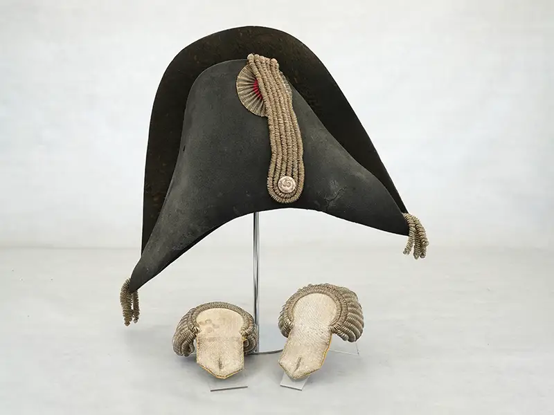 Chapeau bicorne d’officier supérieur du 10e régiment de cuirassiers