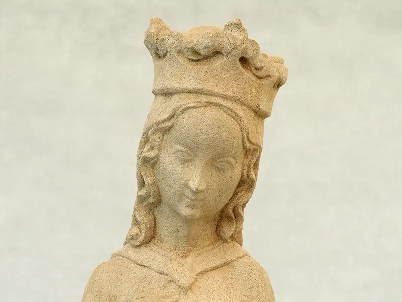 Sculpture en pierre beige